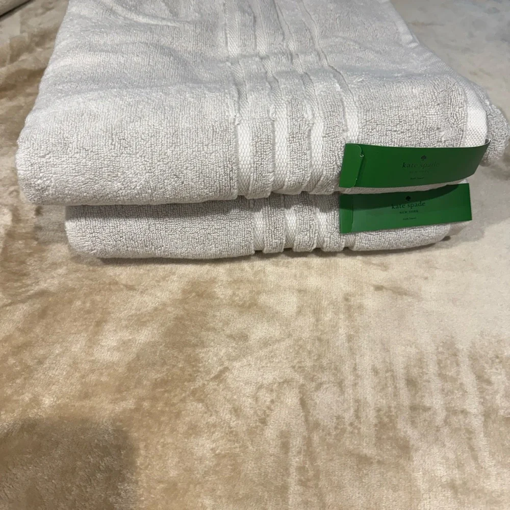 Kate Spade Elegant Light Gray Bath Towels